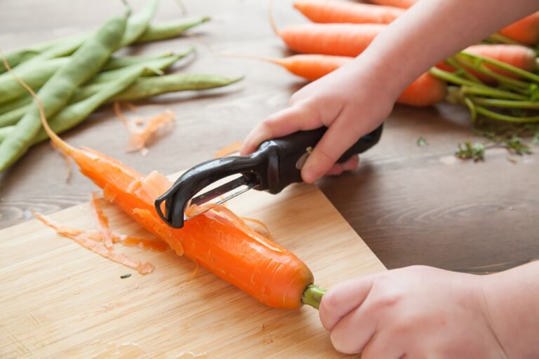 5 Tips for Choosing Right Vegetable Peeler For Your Kitchen in 2024 G