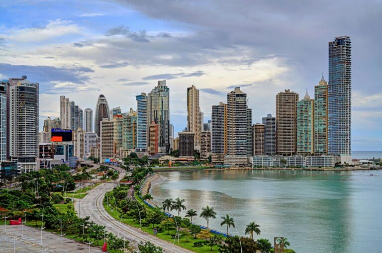 How Long Does it Take to Buy a House in Panama as a Foreigner? G For